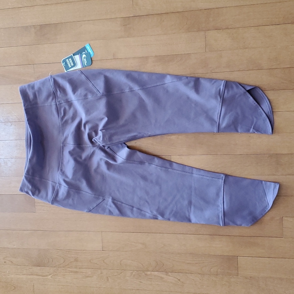 MTA Sport Lavender Gray High-Rise Cropped Leggings with Curved Hem